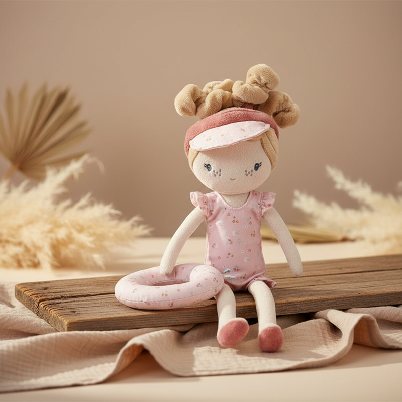 Poupée en tissu Mila pour câliner et jouer