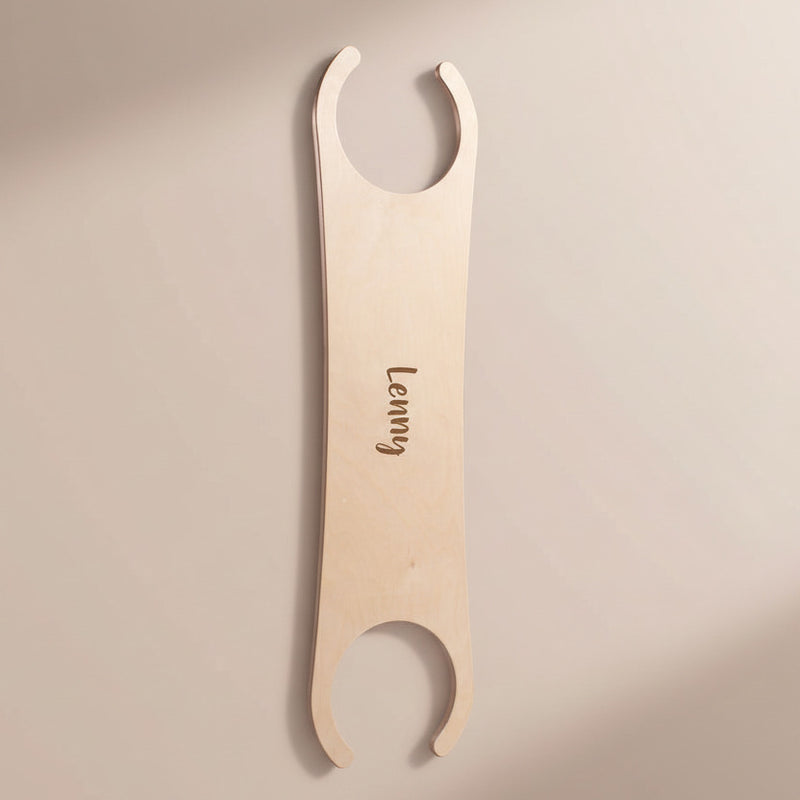 Personalisiertes tiSsi Balance Board aus Holz mit Name für Kinder, ideal für Balance, Motorik und kreatives Spielen