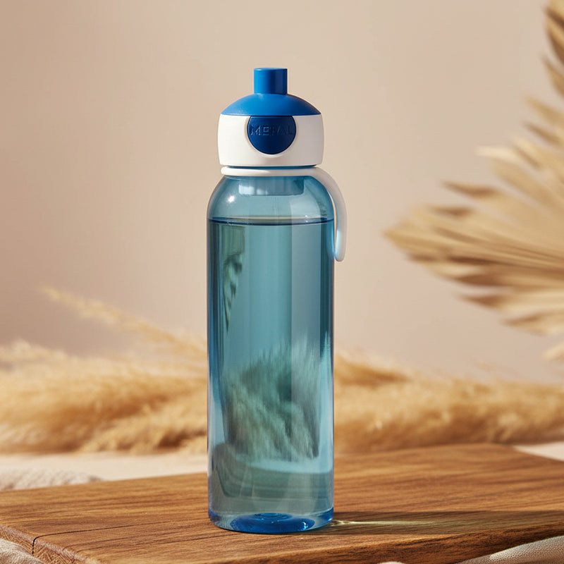Blaue Kinder Trinkflasche mit auslaufsicherem Verschluss fuer Schule, Kindergarten, Sport und unterwegs