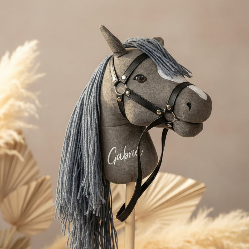 Cheval de loisir gris | par Astrup