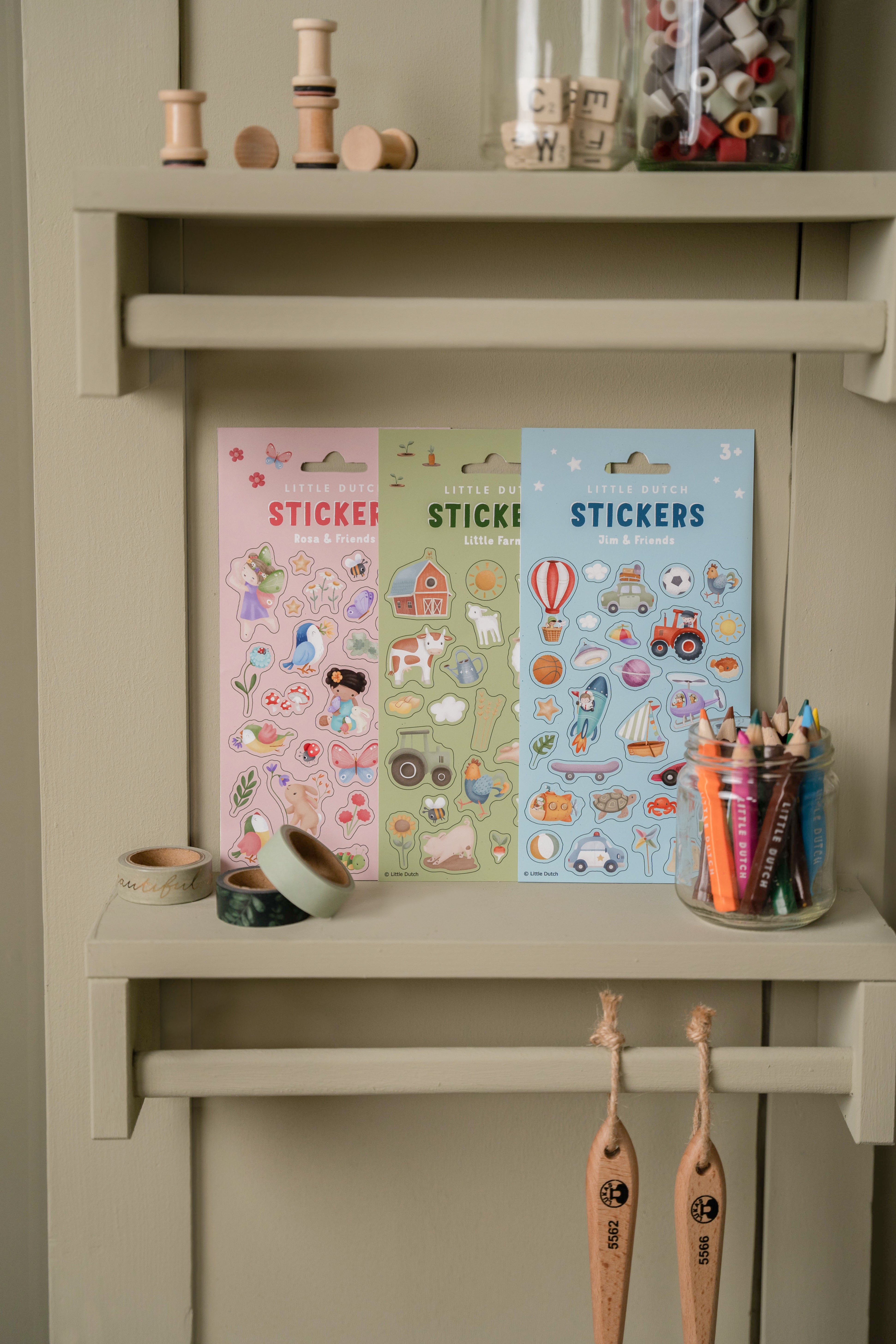 Sticker fuer Kinder mit Blumen und liebevollen Tiermotiven zum kreativen Basteln, Gestalten und Spielen