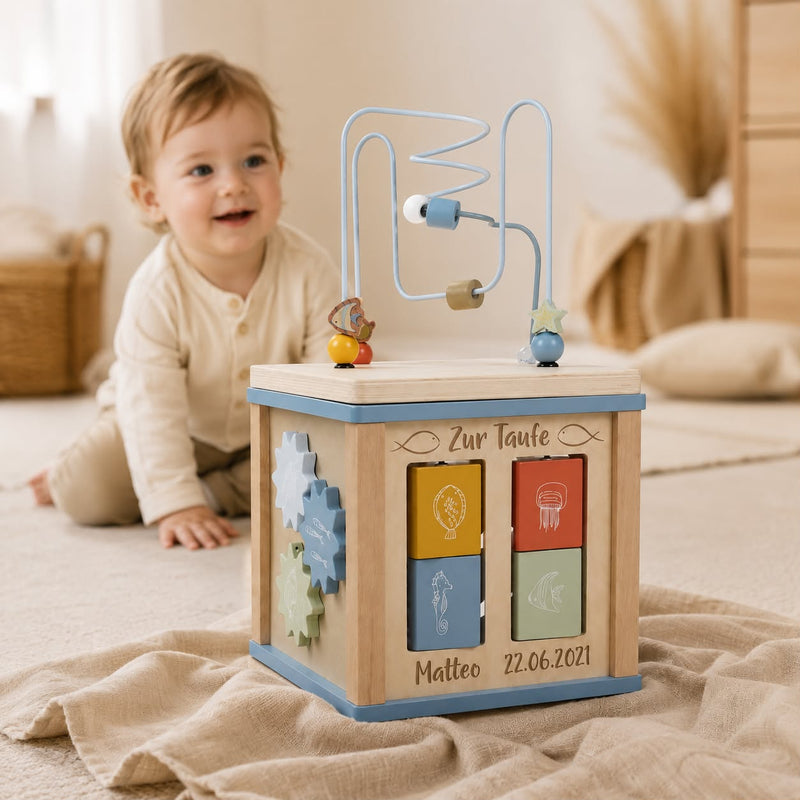 Personalisierter Motorikwürfel Ocean mit Lasergravur im Babyzimmer – besonderes Geschenk zur Taufe aus Holz mit Name und Taufdatum