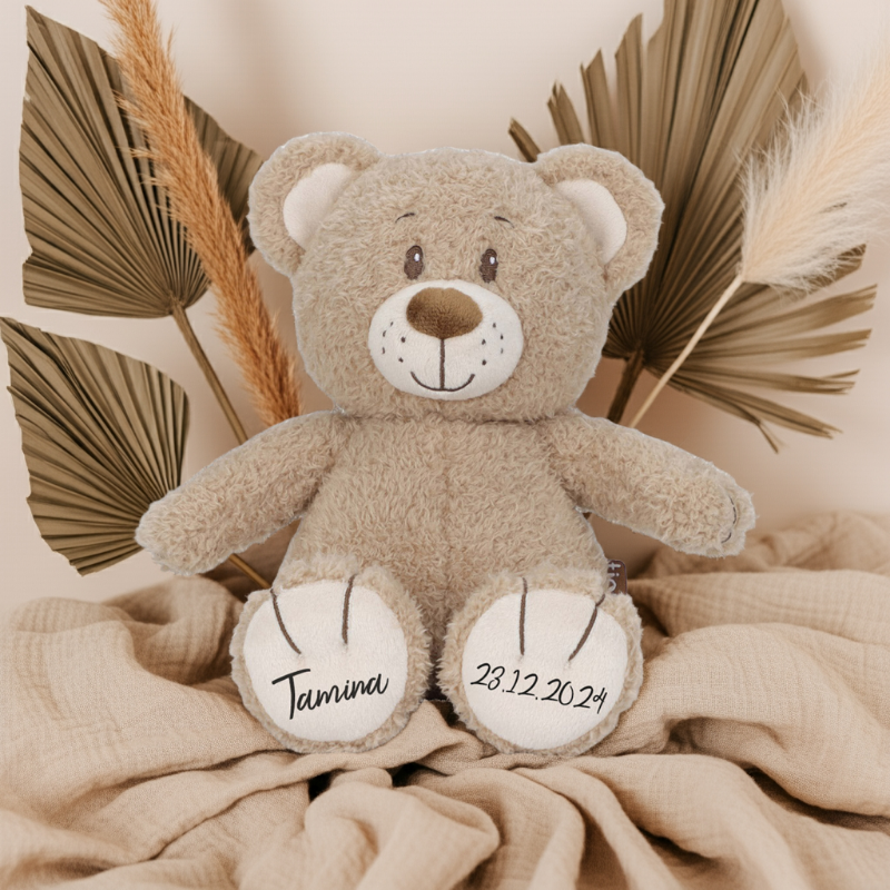 personalisierter Teddy mit Name und Datum – liebevolles Geschenk für Babys und besondere Anlässe