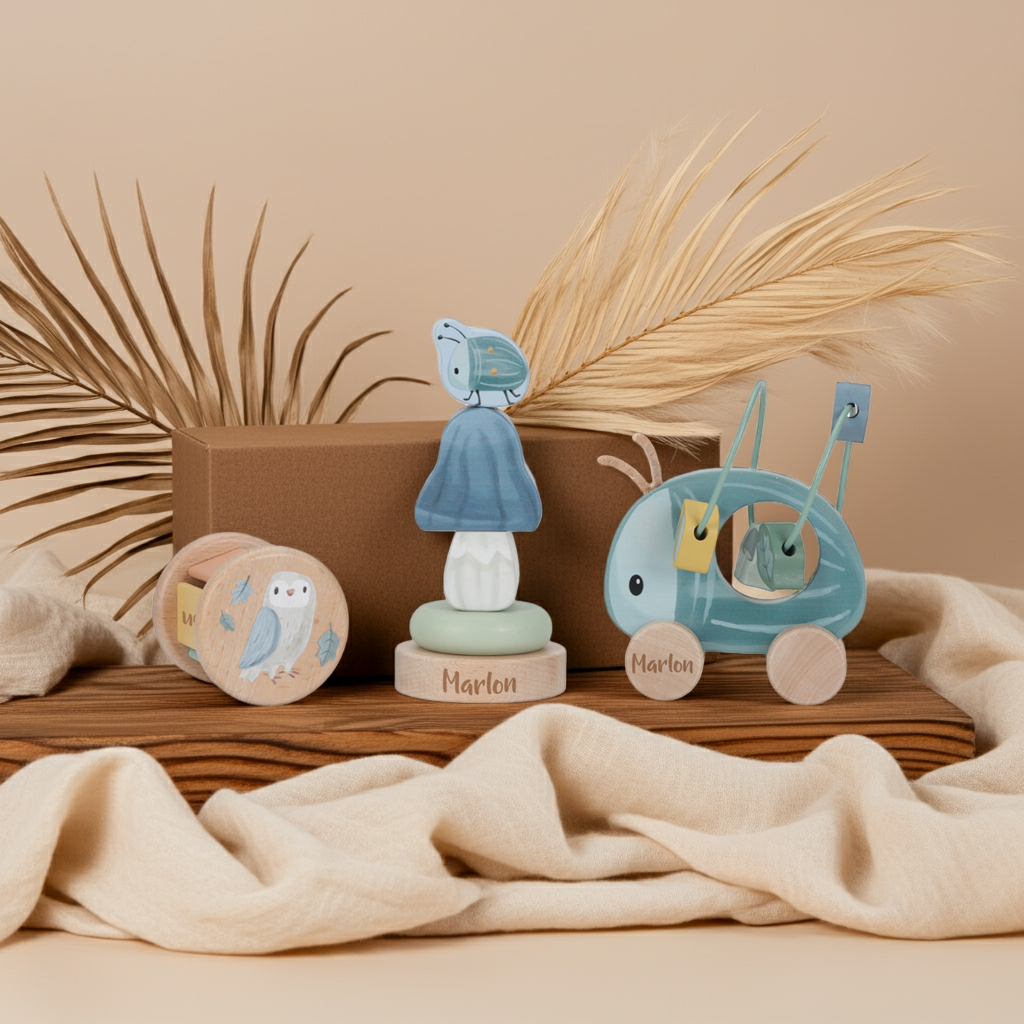 Personalisiertes Holzspielzeug Set mit Eule, Kaefer und Stapelturm als liebevolles Babygeschenk zur Geburt oder Taufe