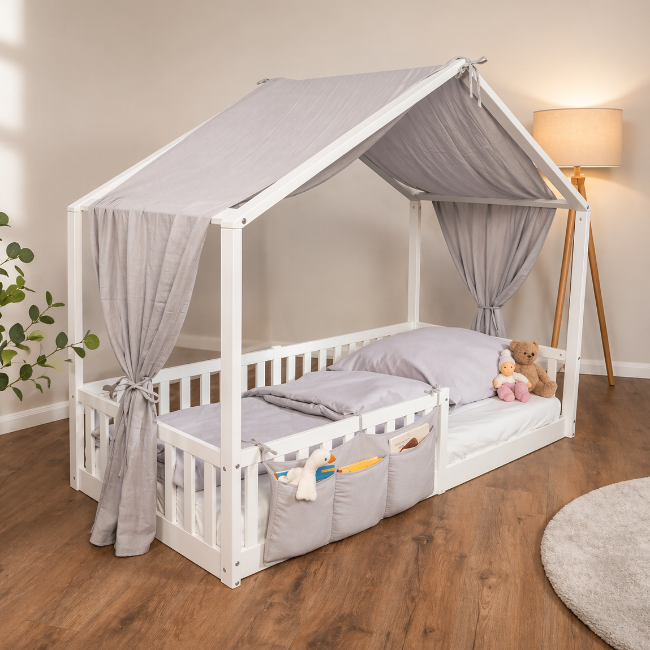 tiSsi Baldachin aus Musselin in Grau auf weißem Hausbett mit passendem Organizer im Kinderzimmer